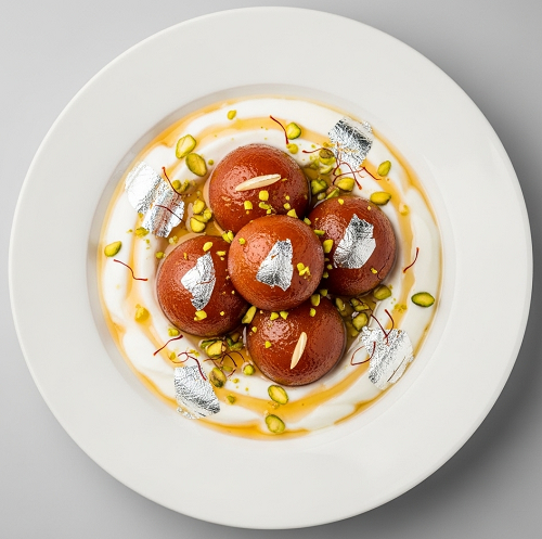 Gulab Jamun On Yoghurt 